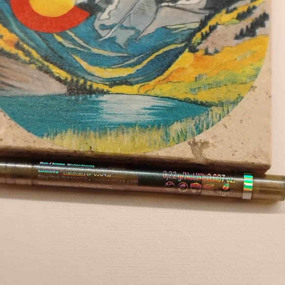 Essence Meta Glow Duo-Chrome Eye Pencil - 03 Galactic Chrome - Picture 9 of 9